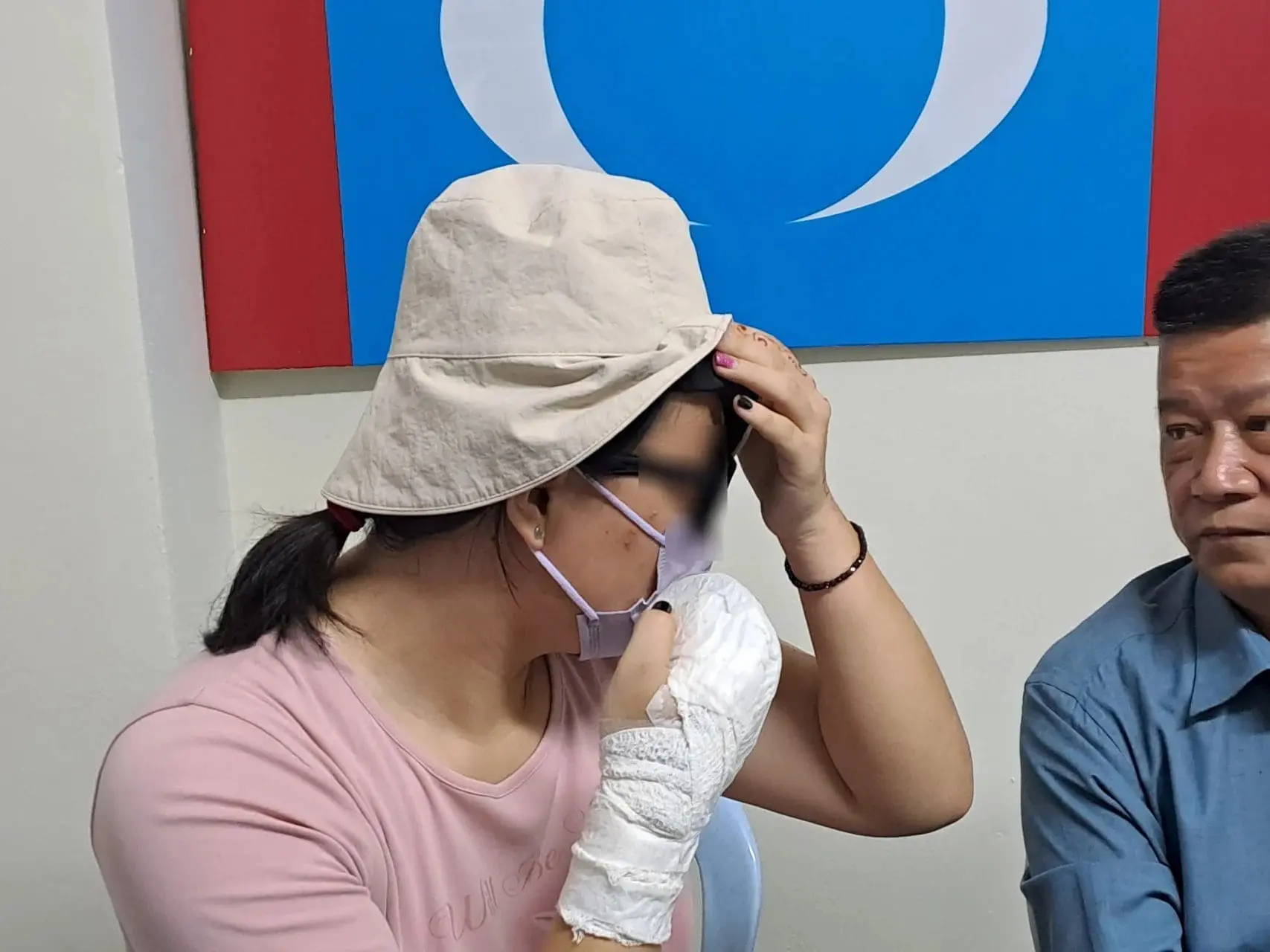 China student Yuan shows her injuries to reporters