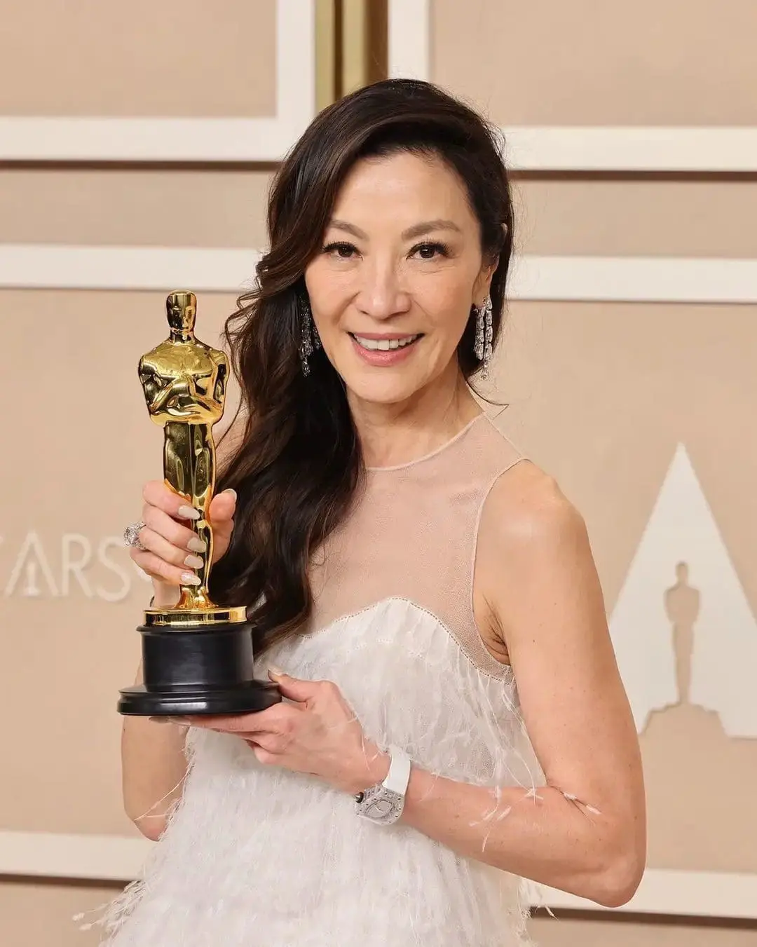 Michelle Yeoh wins Oscar
