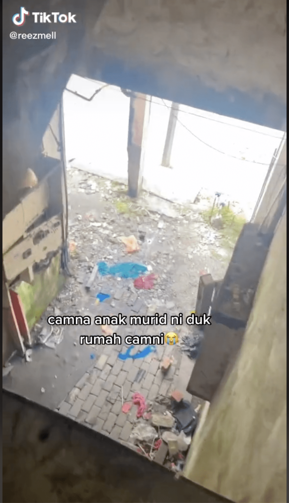 [Video] Teachers visited a student's house filled with rubbish, only to discover that she lost her mother recently