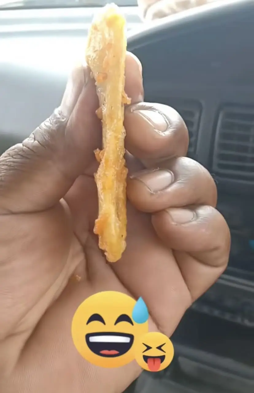 pisang goreng compared to a man's finger.