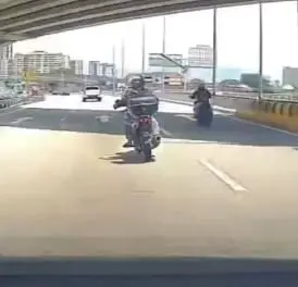 M'sian Man Angrily Throws Hammer At Car After It Allegedly Cut Into His Lane