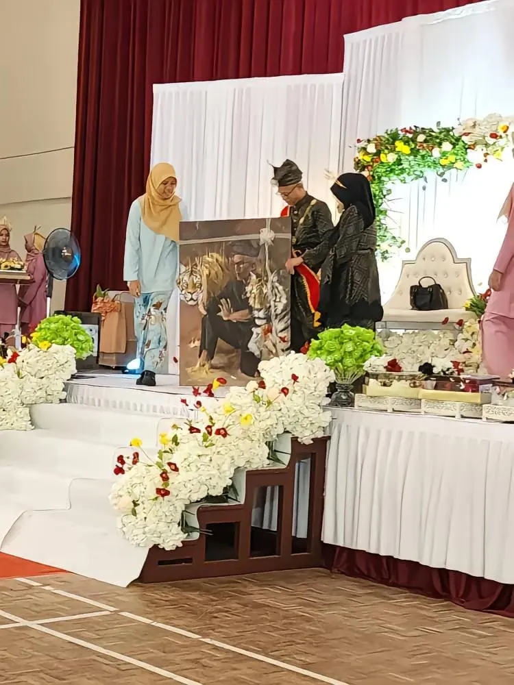 Qilah with Mr Zulkifry, wife and a painting