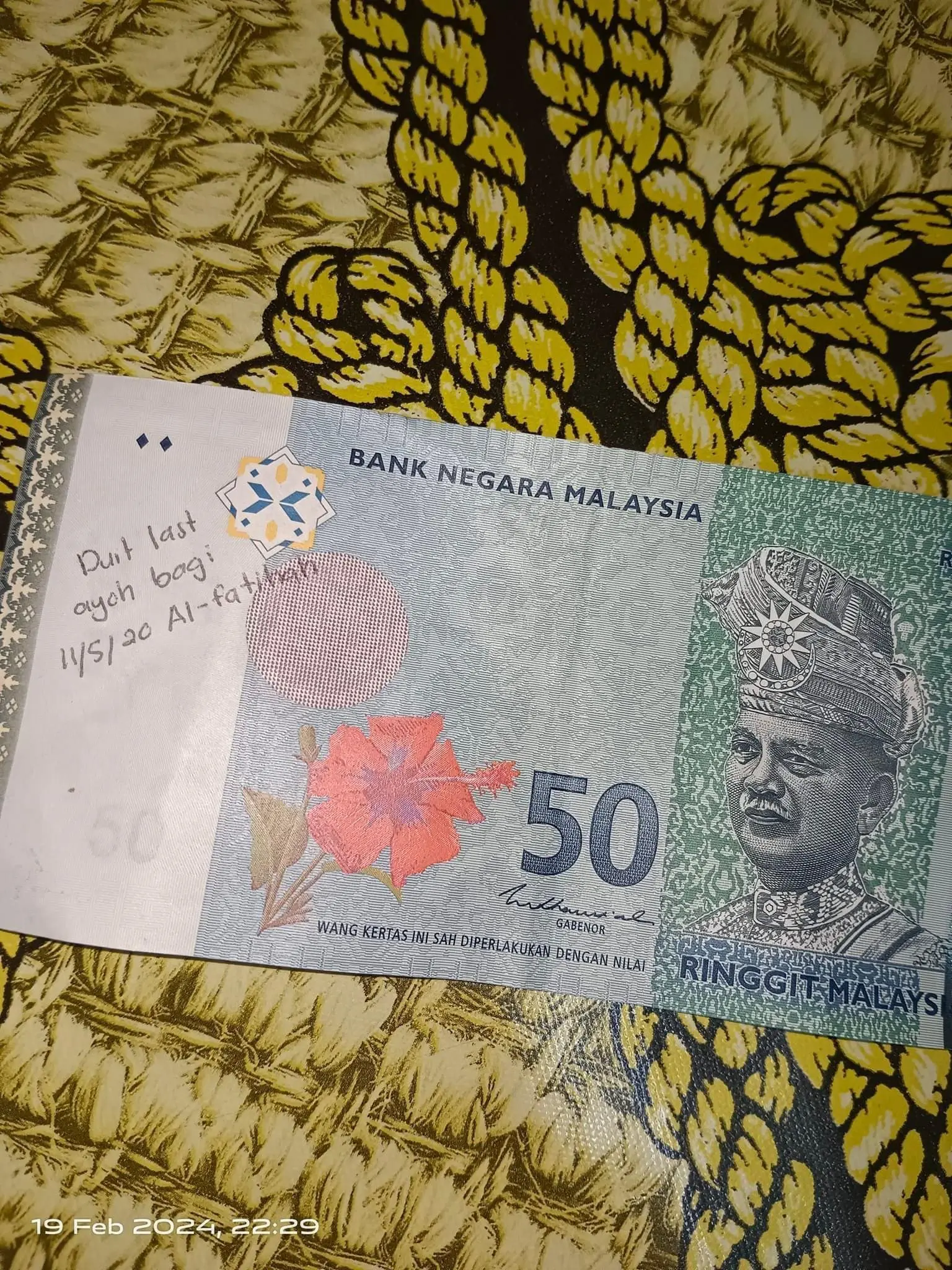 RM50 ringgit scribbled with heartfelt text: "Last money father gave on 11/5/20, Al-Fatihah". 