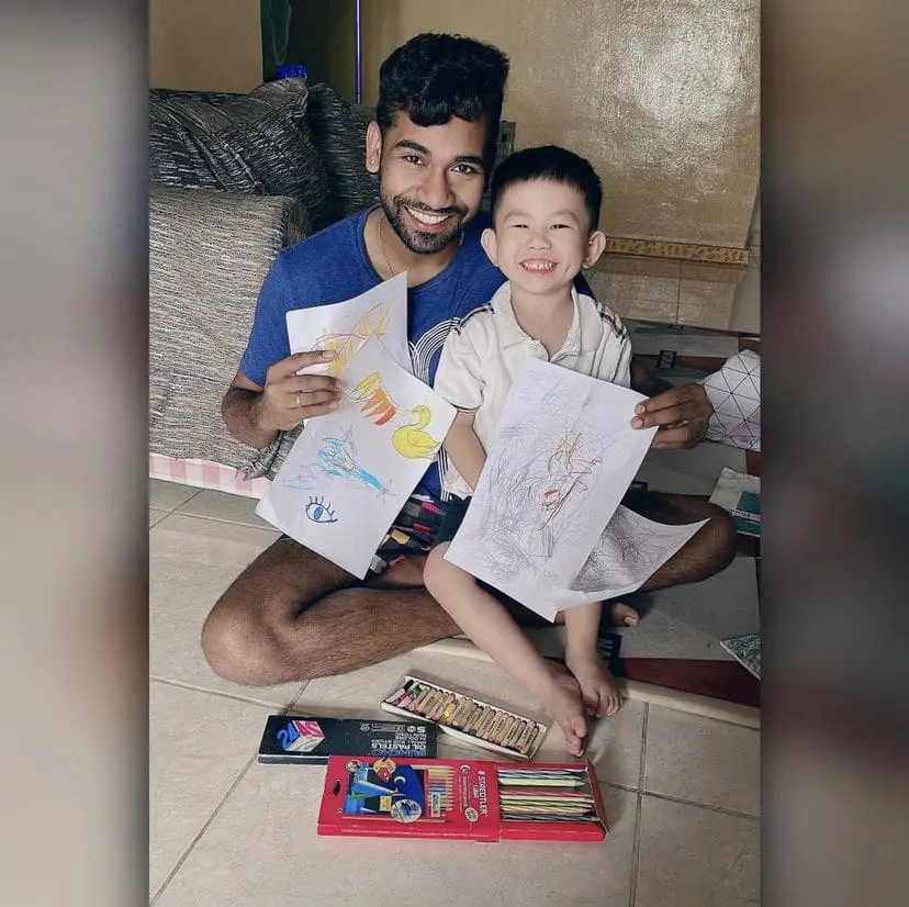 Kai Kai, chinese boy who is fluent in speaking Tamil with his neighbour