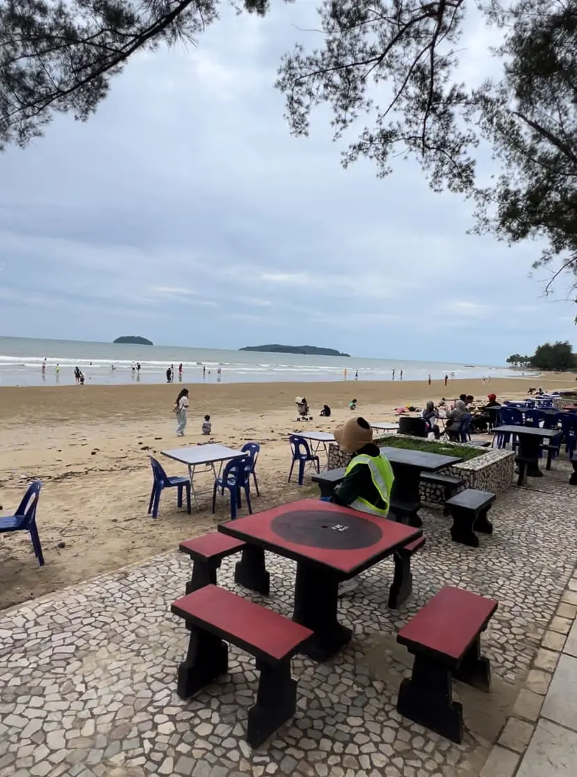 'Might As Well Sit On The Sand' - M'sians Shocked By RM20 Charge To Watch The Sunset At Sabah Beach
