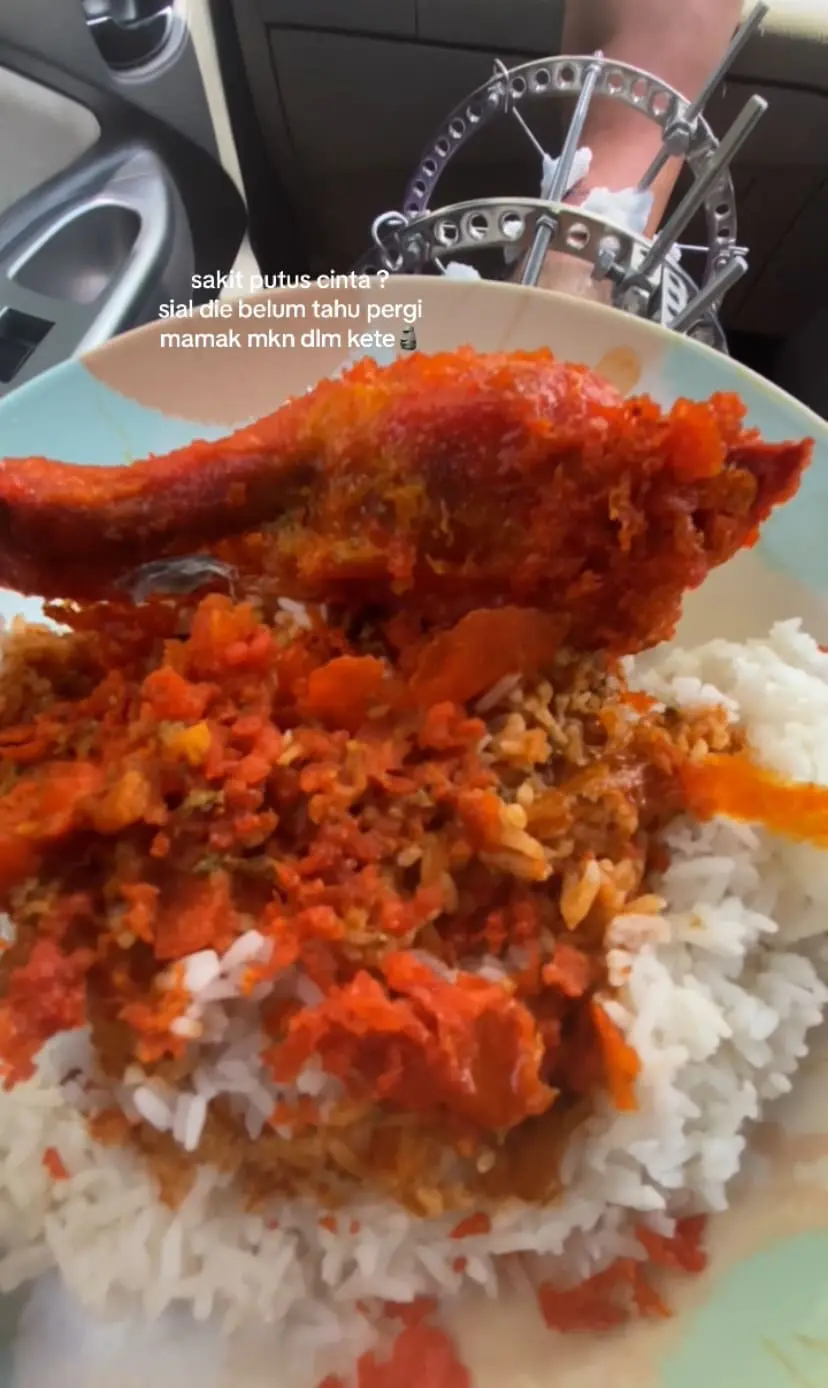 Mamak food: served with rice, fried chicken and curry