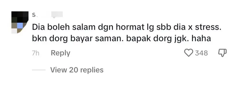 M'sian Teen Kisses Traffic Police's Hand Despite Getting Fined Amuses Netizens Say He Has Good Manners - comment