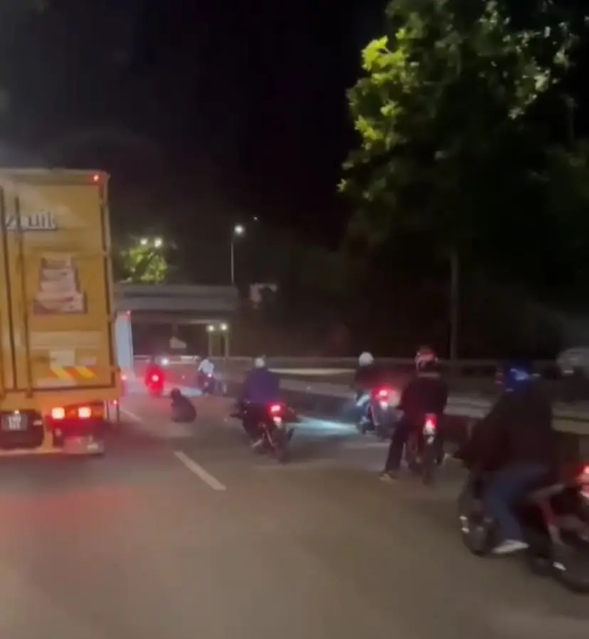 Viral Video Shows M'sian Motorcyclists Causing Chain Accident Along Highway