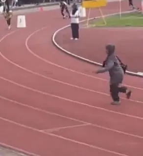 M’sian Woman Collides With Runner After Walking Into The Track Mid-Race