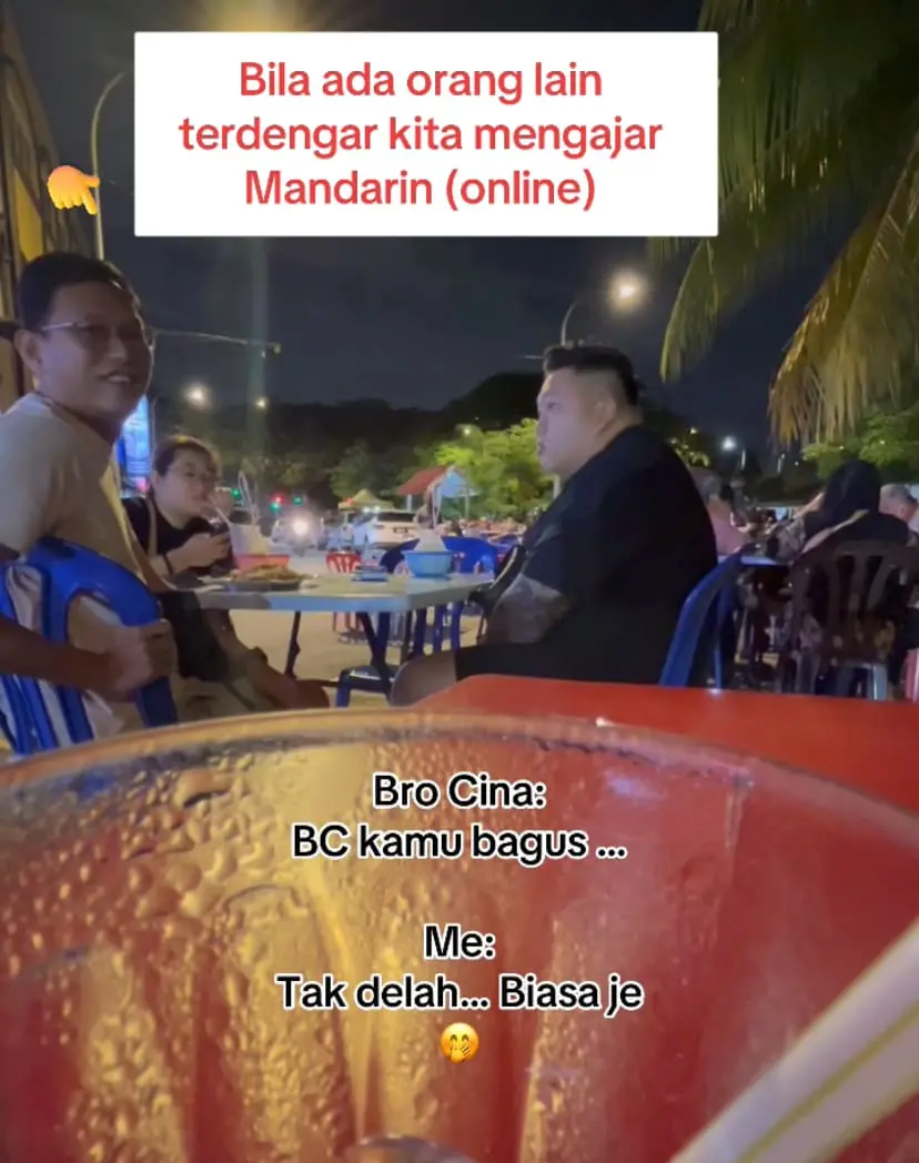 M'sian Woman Wows Chinese Diners With Fluent Mandarin While Conducting Online Class At Restaurant