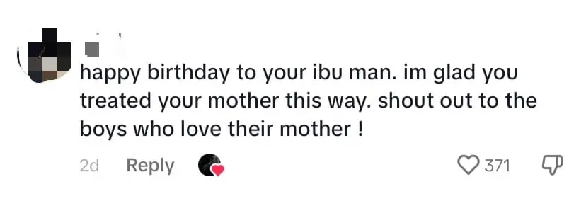 M'sian Man Surprises Mum With Birthday Cake At Her Workplace, Leaves Netizens Touched - comment