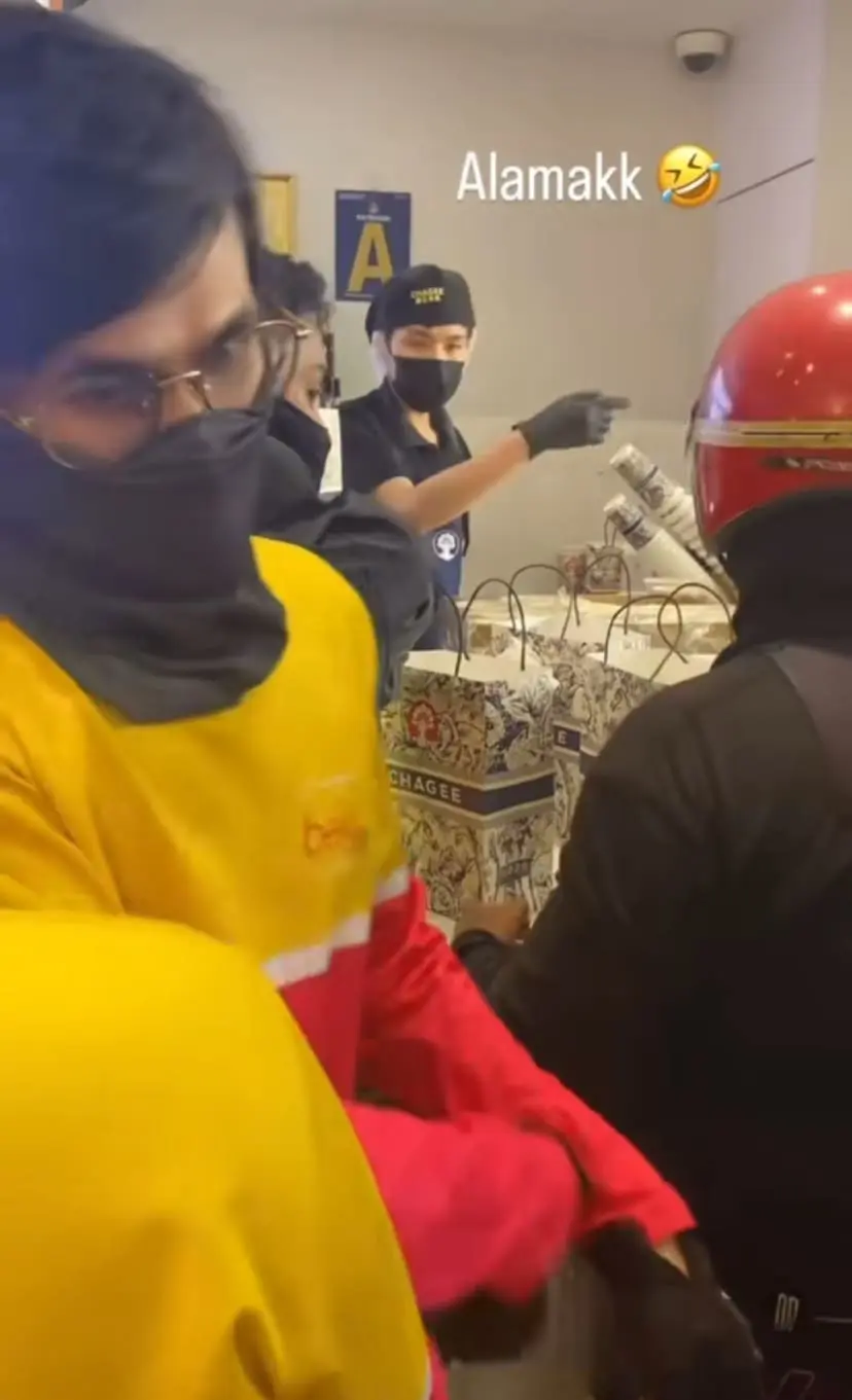 Malaysian riders and CHAGEE staff