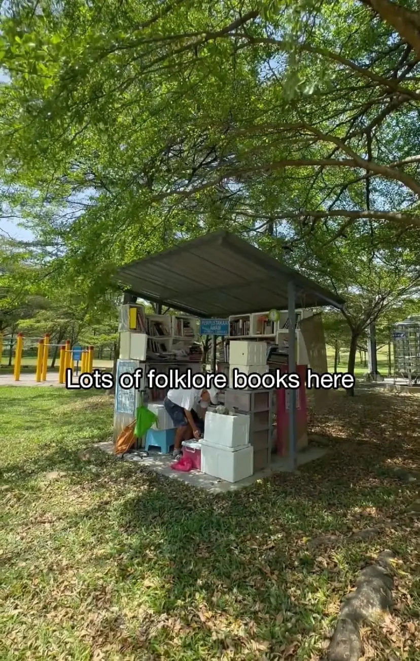 Uncle Lee - Mini Library Taman Wawasan Puchong