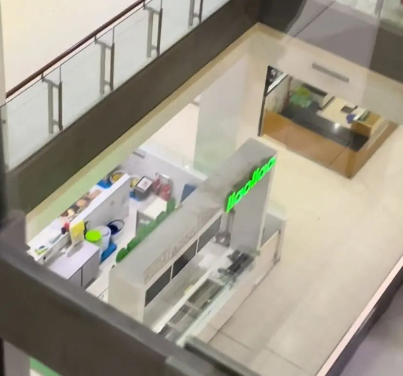 ‘Straight To llaollao?’ - Unfinished Slide Inside JB Mall Leaves Netizens In Stitches