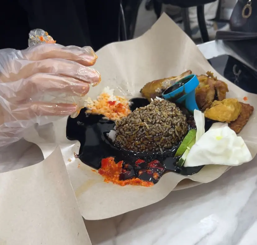 M'sian Woman’s Ayam Gepuk Soaked By Soy Sauce After Bottle Lid Pops Off