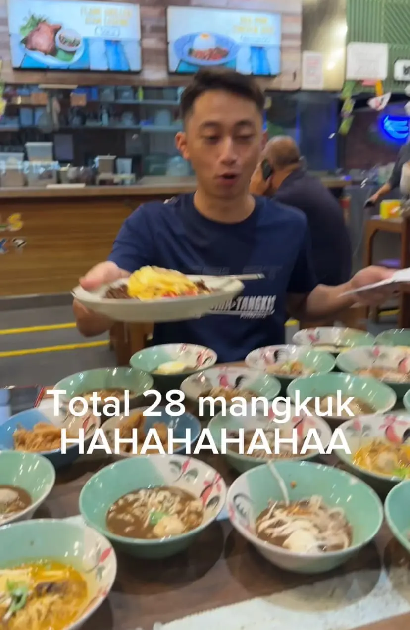 Tommy and friends at Boat Noodle with 28 bowls