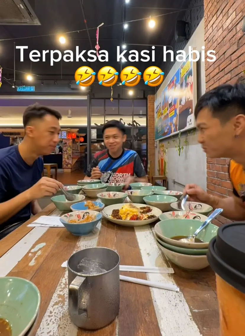 Tommy and friends at Boat Noodle with 28 bowls