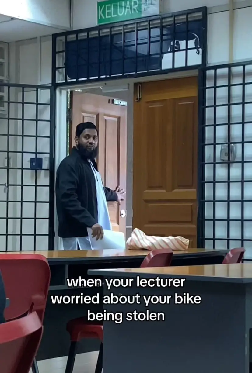 Dr. Aslam, lecturer at UIA