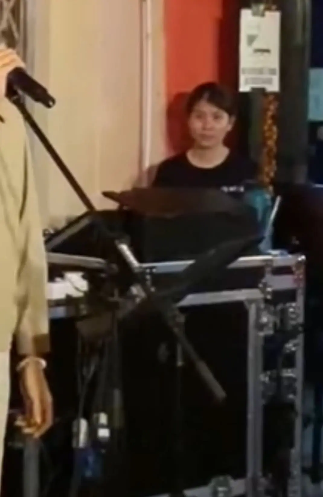 M'sian Man Surprises Crowd With Elvis-Like Voice That Doesn’t Match His Appearance