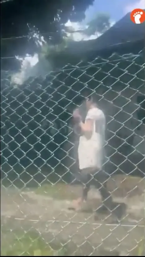 SG woman made PHV driver waited for her for 6 mins without a word and slammed the car door