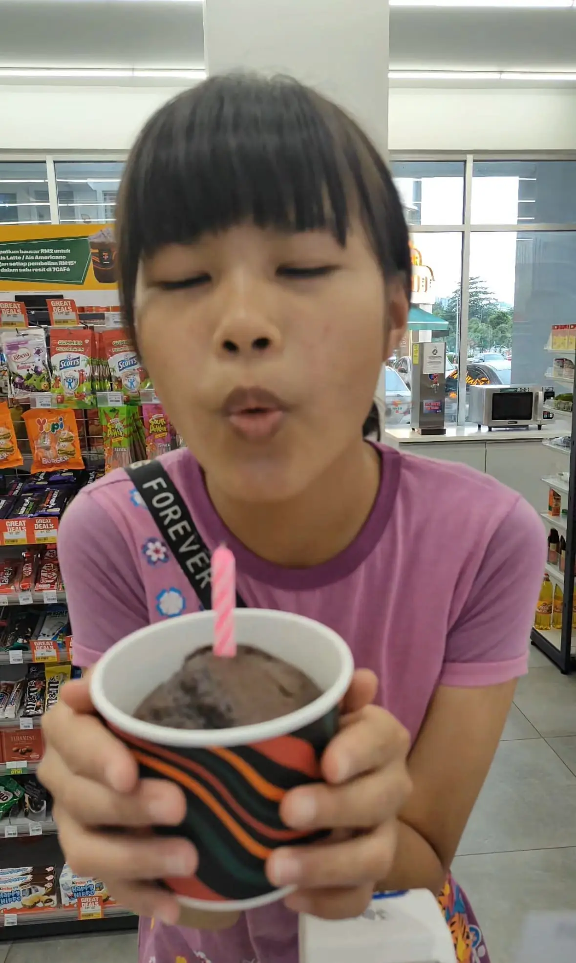 M'sian Woman Celebrates Girl's Birthday After Hearing She Had No One To Celebrate It With