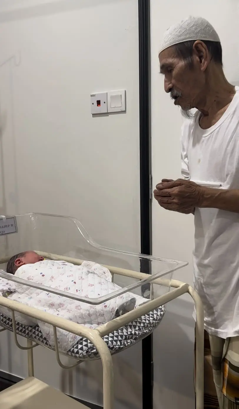 Pak Yob, 80 and Ummi Mak Ha 42 welcome their first child after 10 years of marriage
