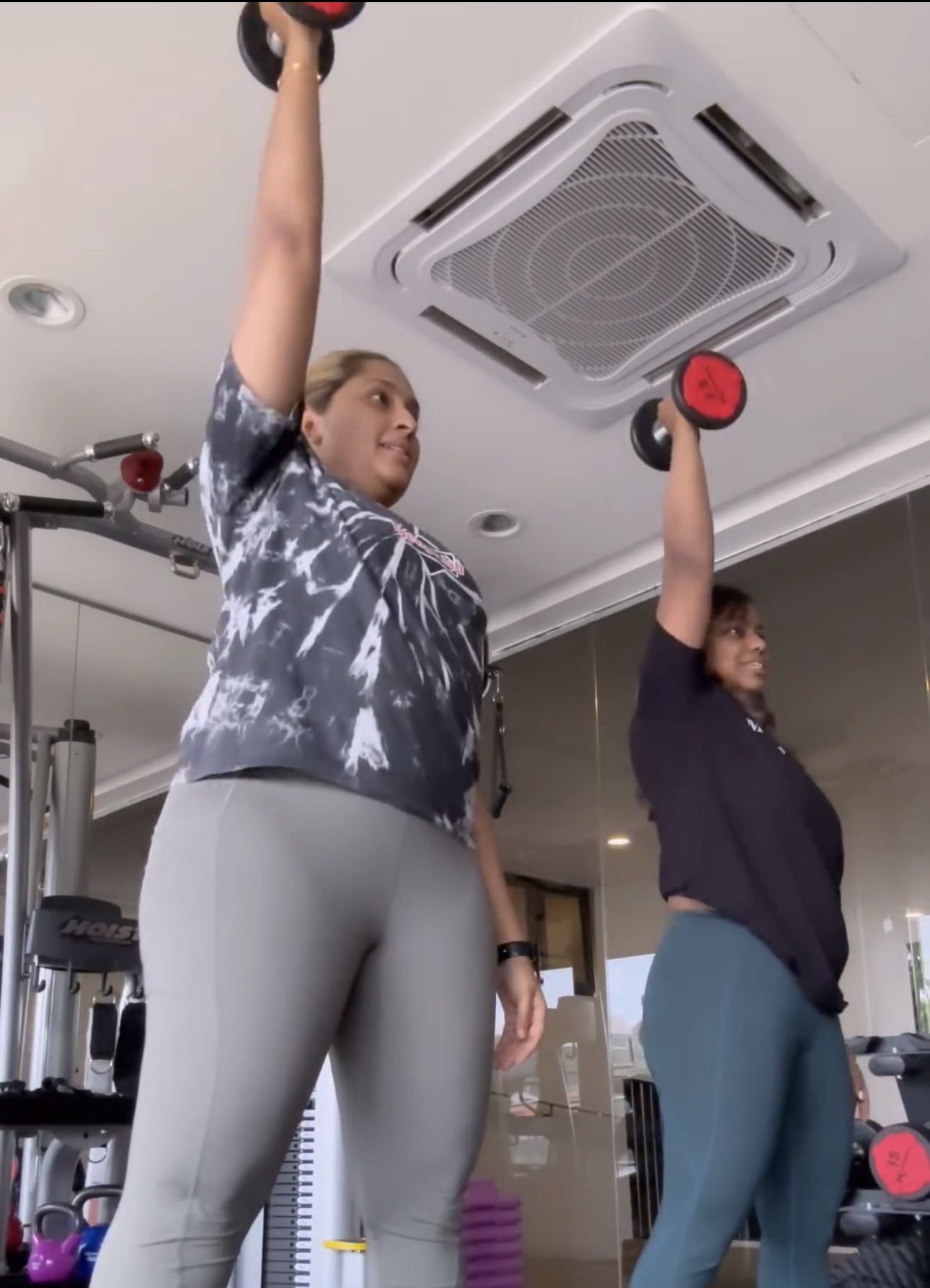 mesh with her client