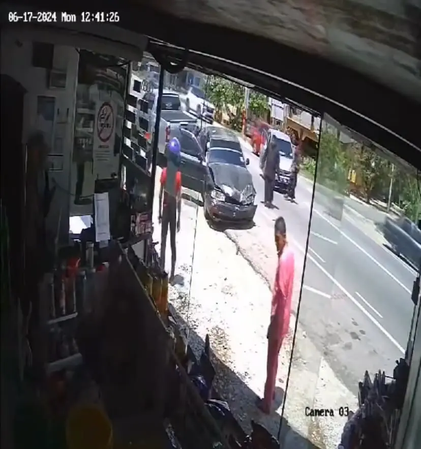 axia crashed with another car at junction