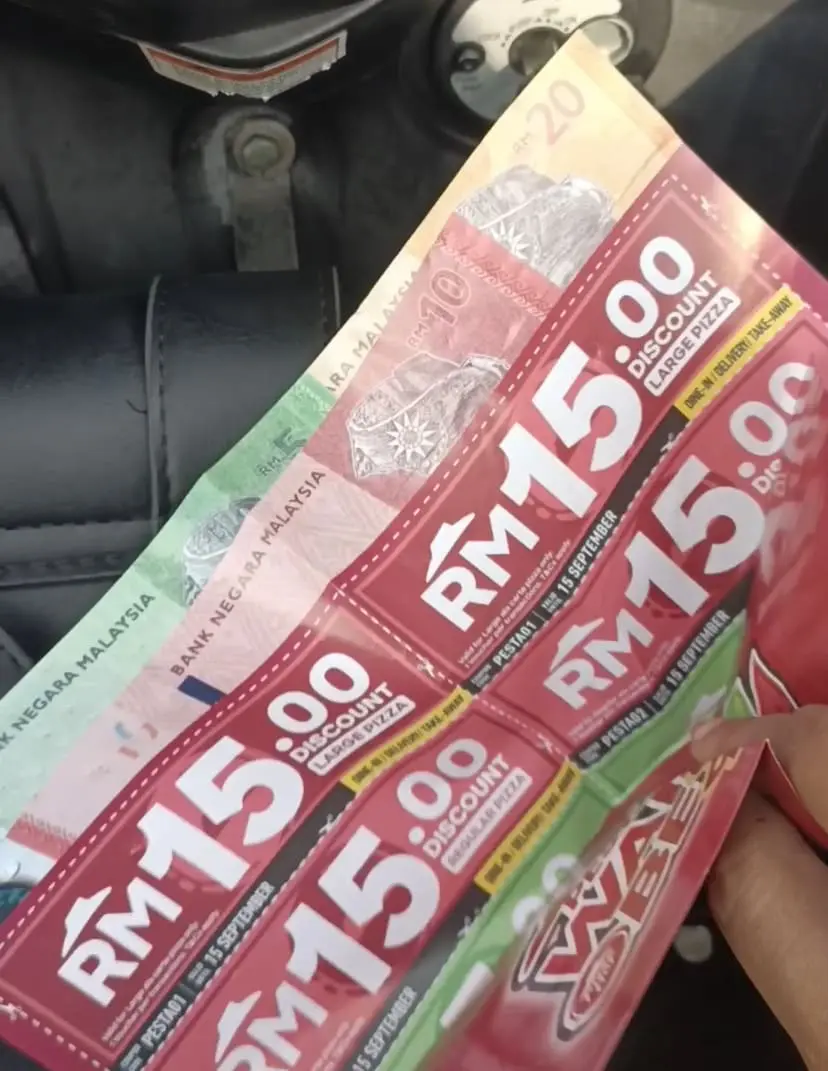 pizza vouchers disguised as wallet