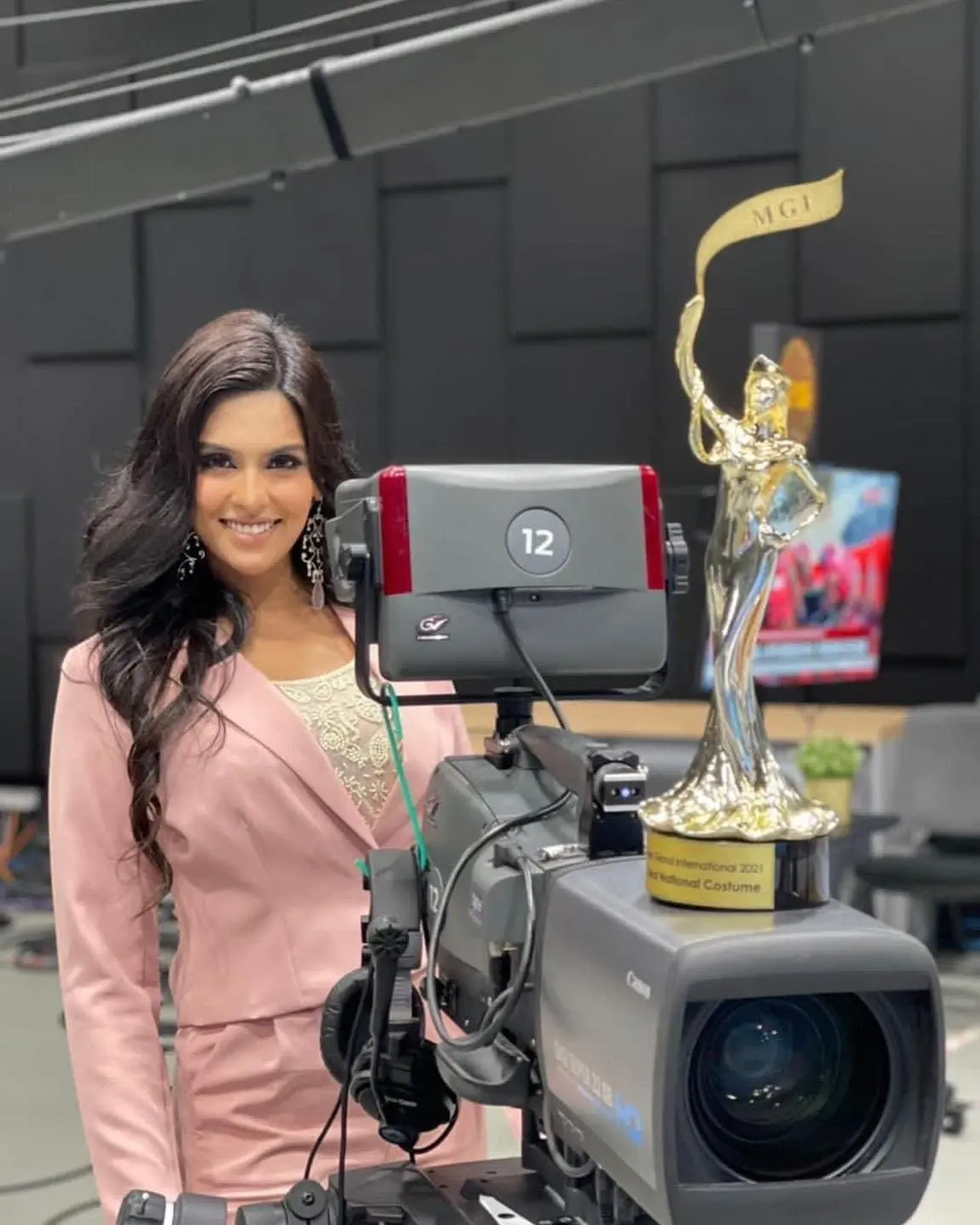 Lishalliny Kanaran being a host