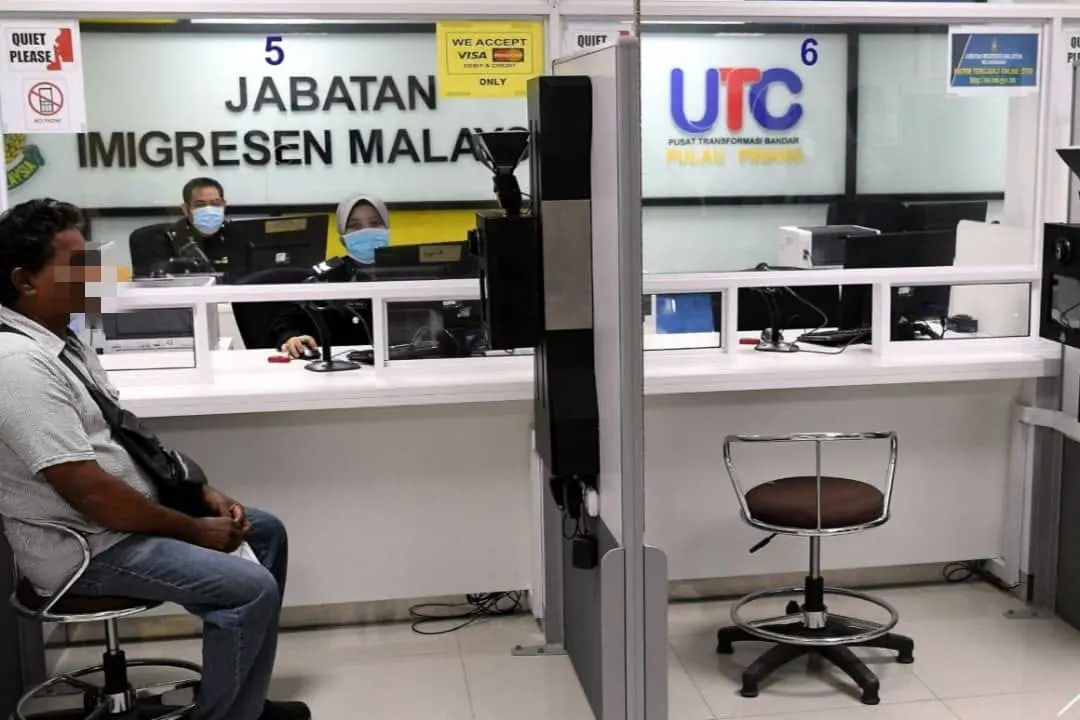 Immigration officer in Komtar