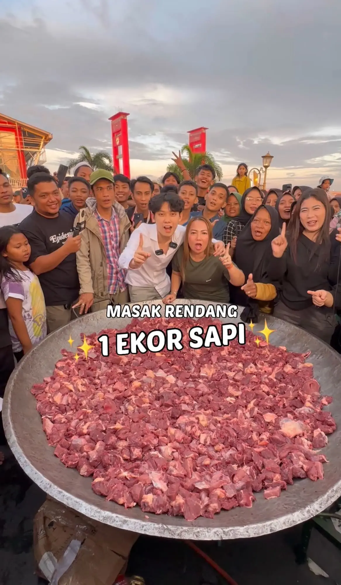 Indonesian Influencer Shocked After 200kg Of Uncooked Rendang For Iftar Vanishes In 15 Minutes