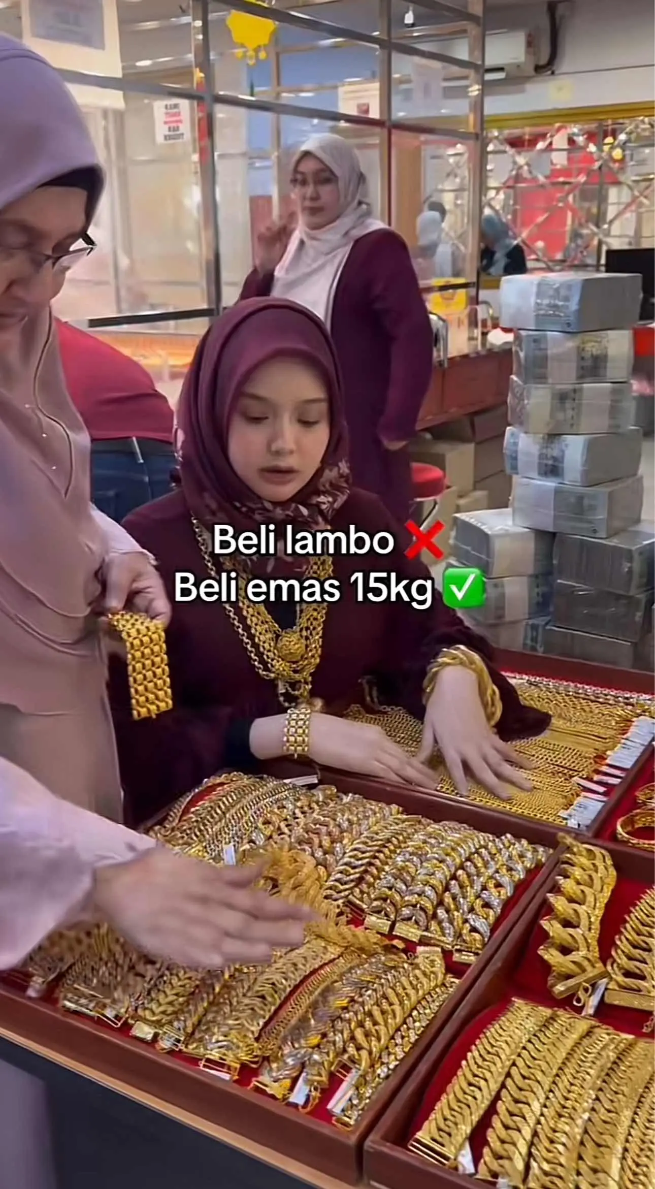 Influencer covered with gold accessories