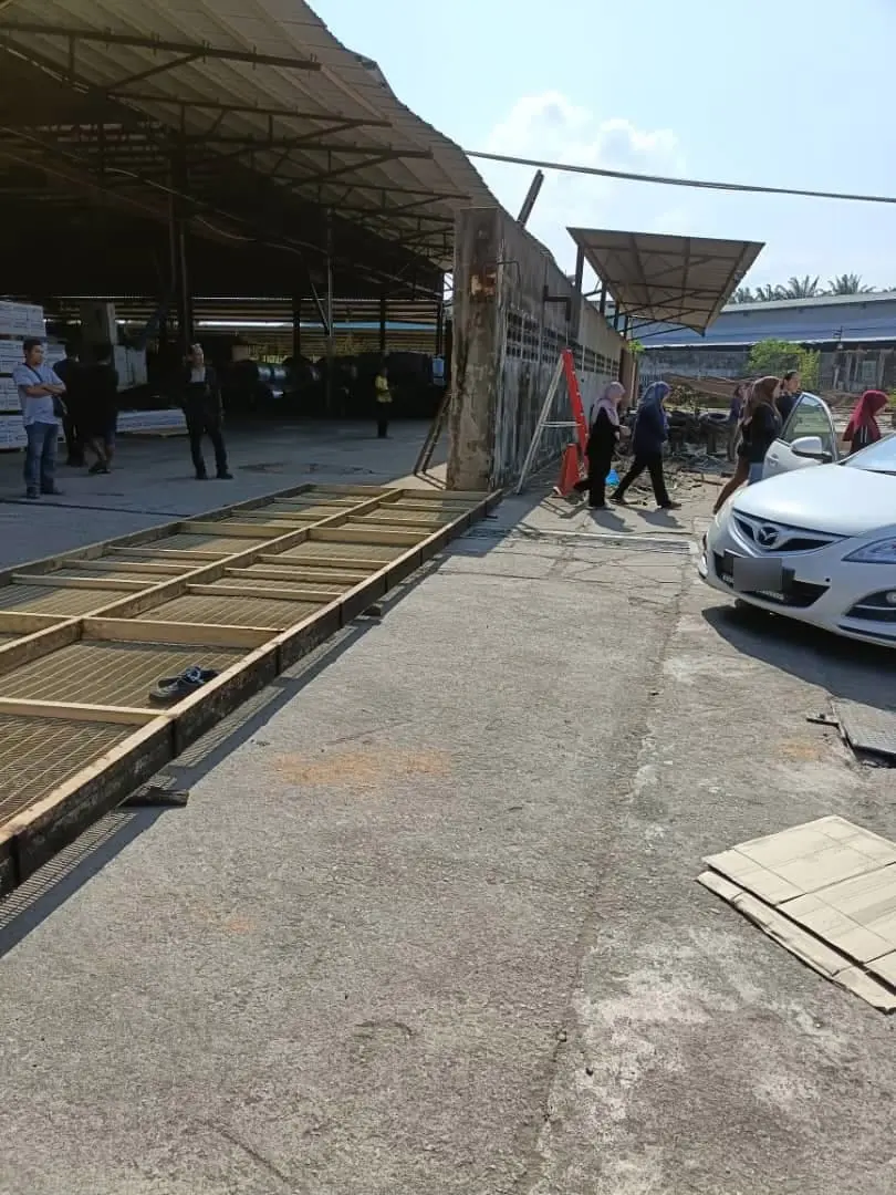 Iron gate which crushed man to death at Tanah Merah