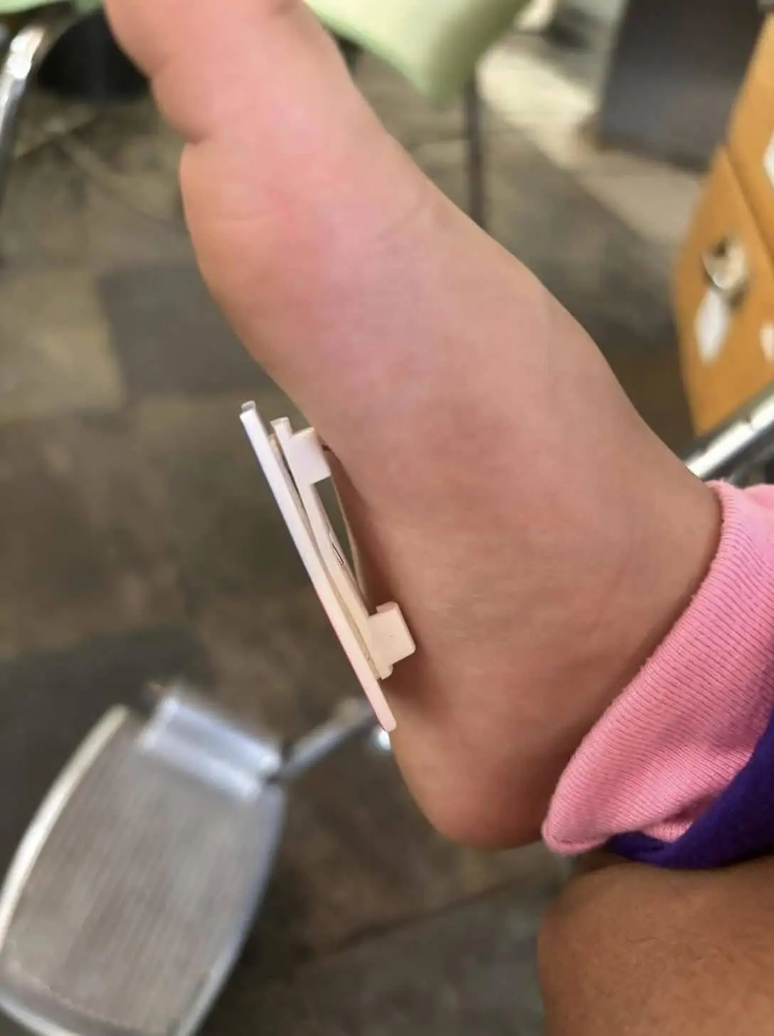 Jalur Gemilang badge stuck in girl's heel