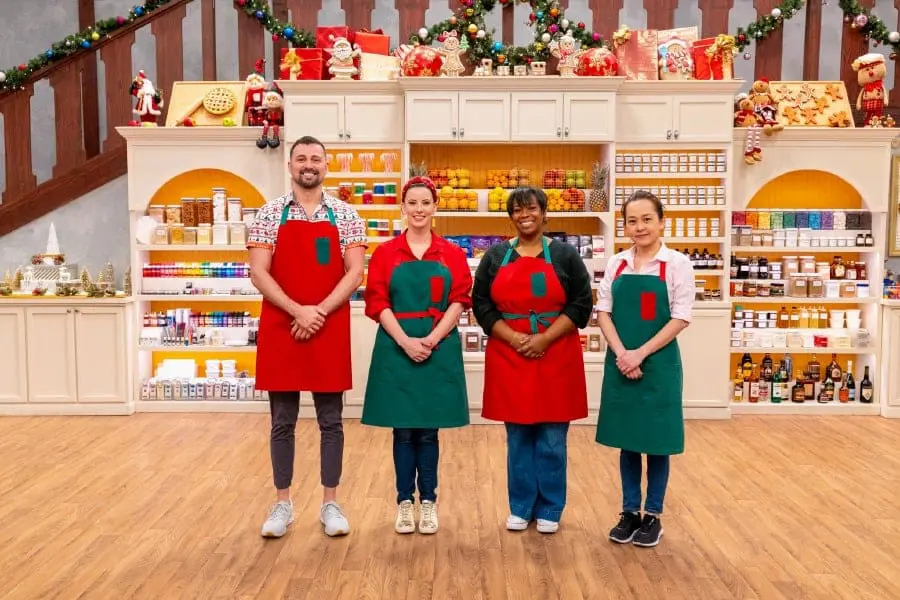 Janet Tan with other contestants