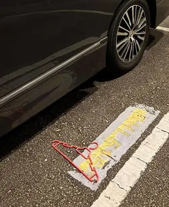 S'porean Family Gets Robbed And Car Windscreen Smashed By Thieves While Dining At JB Restaurant