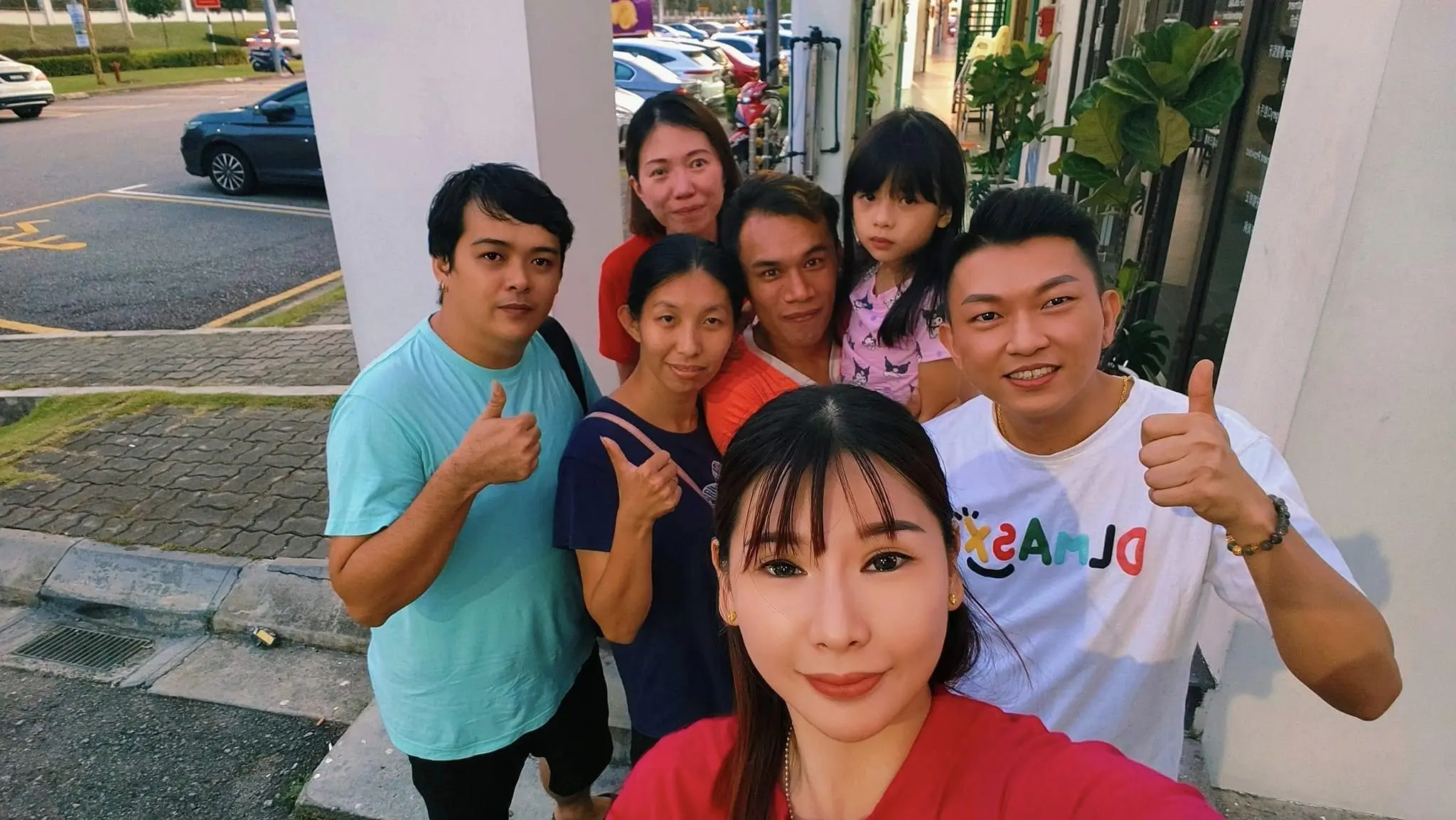 Jia Hui reunites with family