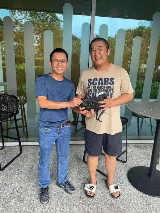 Jimmy returning the wallet