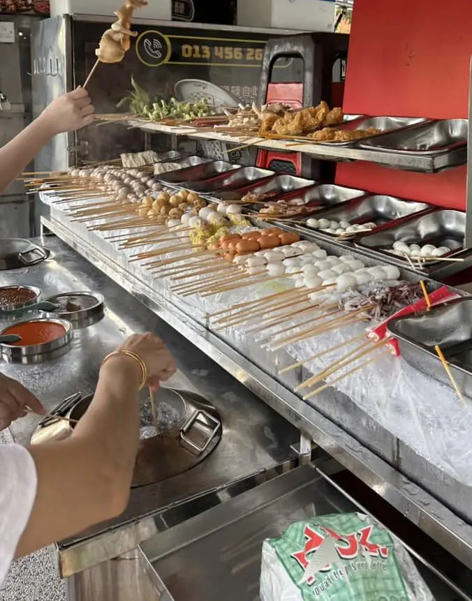 Joey and friends eat lok lok