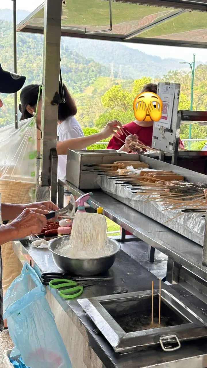 Joey's friends taking lok lok