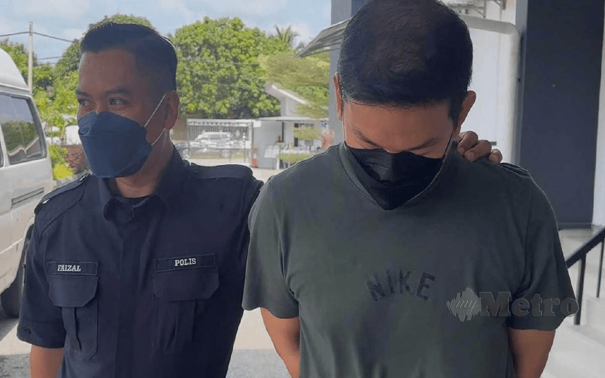 Johor man films man peeing