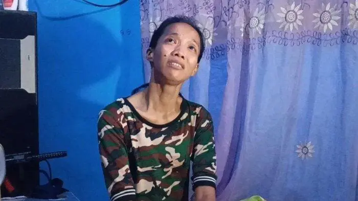 KAMELIA - mother of indo child who was made to study on the floor because of unpaid fee