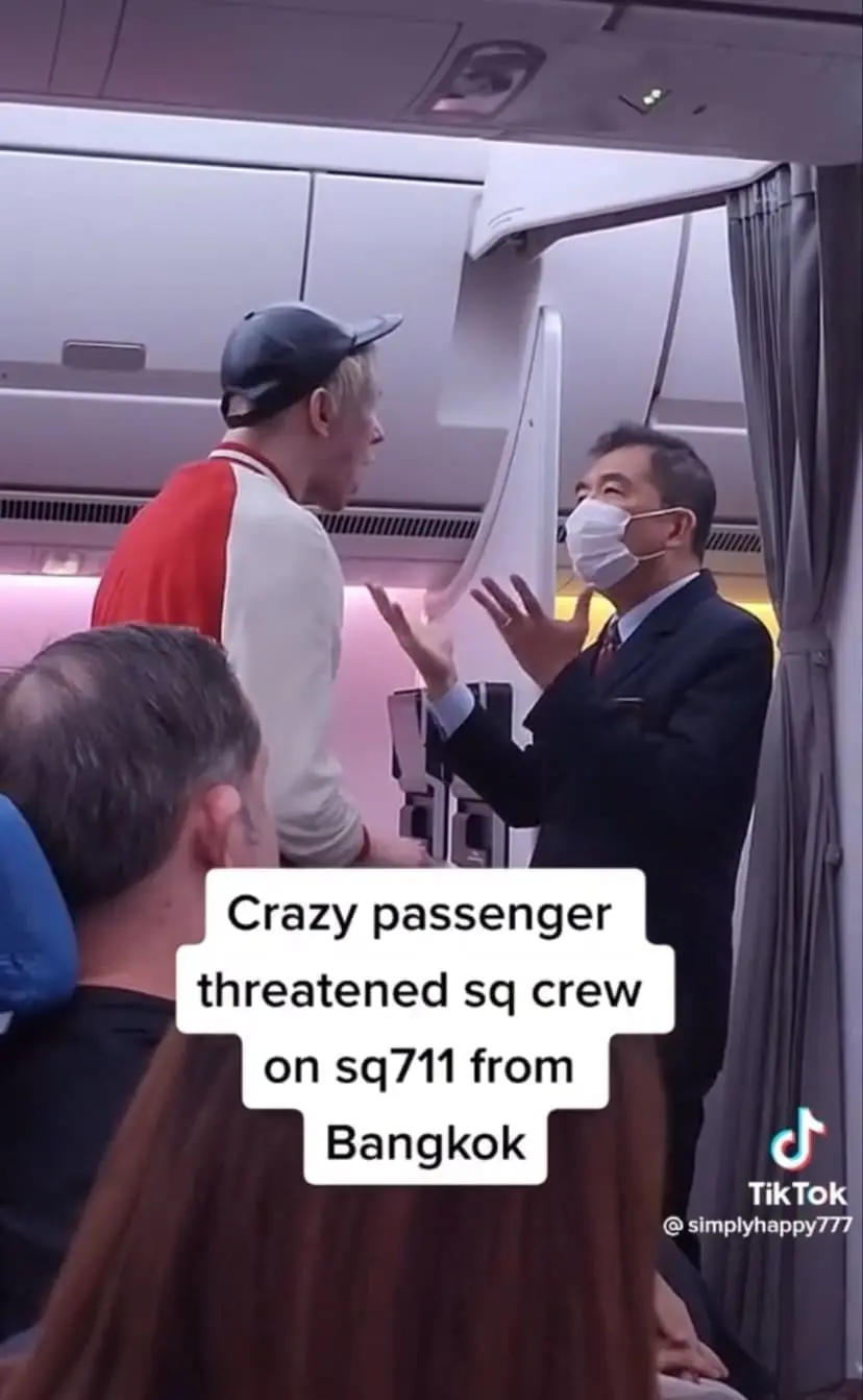 "F**k Off!" — SIA Passenger Escorted Off SQ711 Flight For Threatening & Swearing At Crew Member