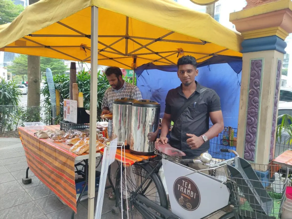 Kavi selling masala tea in KL