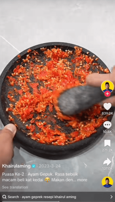 Khairul Aming making sambal for ayam gepuk