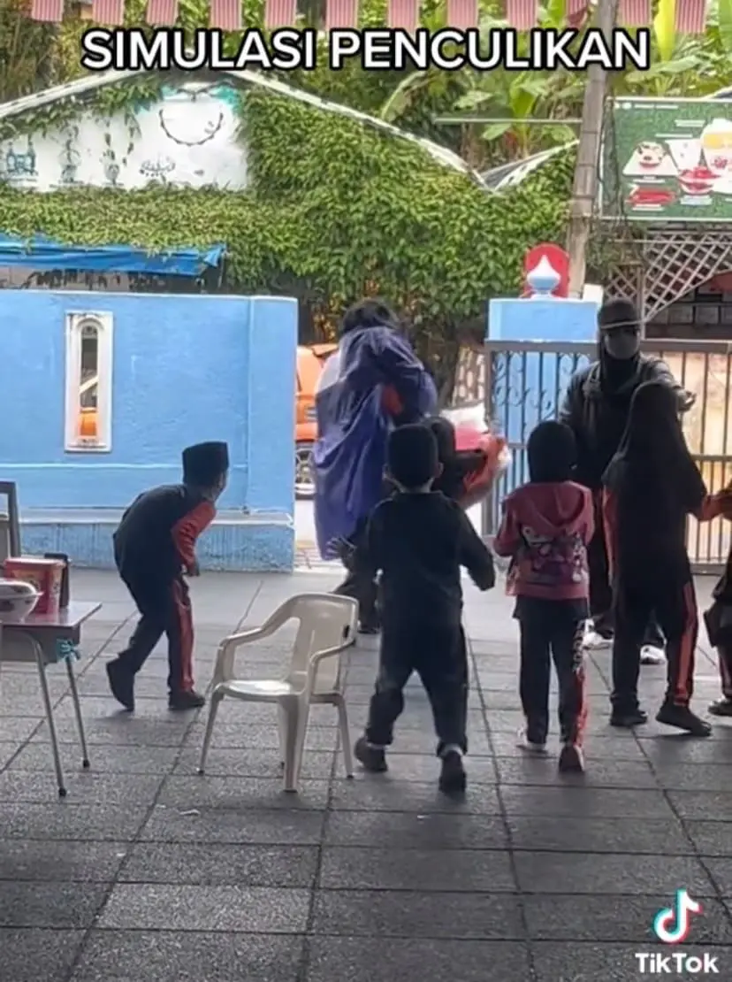 Kindergarten Simulates Kidnapping To Warn Kids Of Its Danger, M'sians Support It