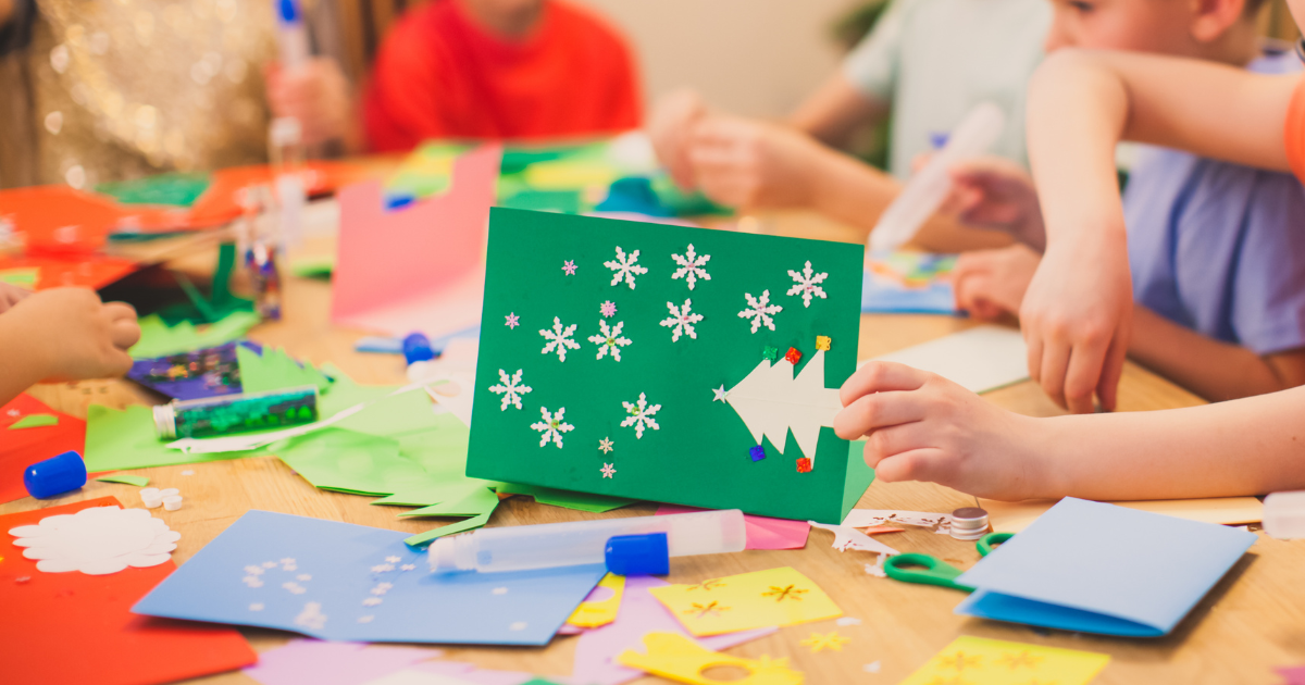 kids doing christmas card 