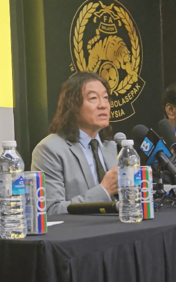 Kim Pan Gon at press conference