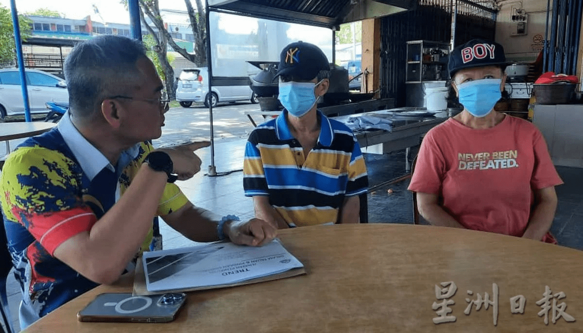 Khoo Poay Tiong speaking to Xu